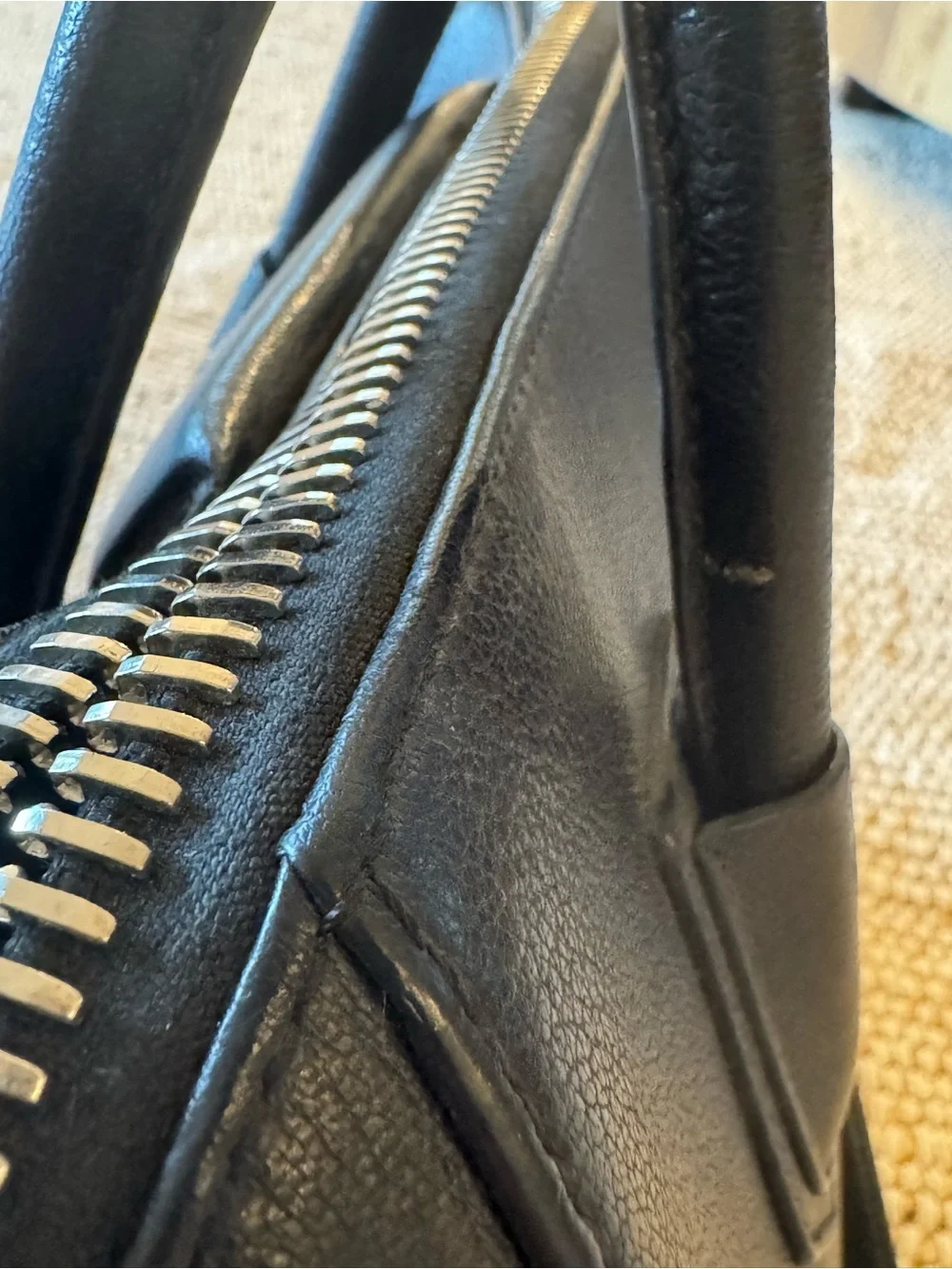Givenchy Sugar Goatskin Medium Antigona Bag Black EUC